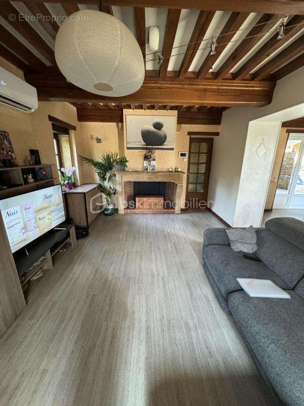 Maison à SAINT-DENIS-DE-CABANNE