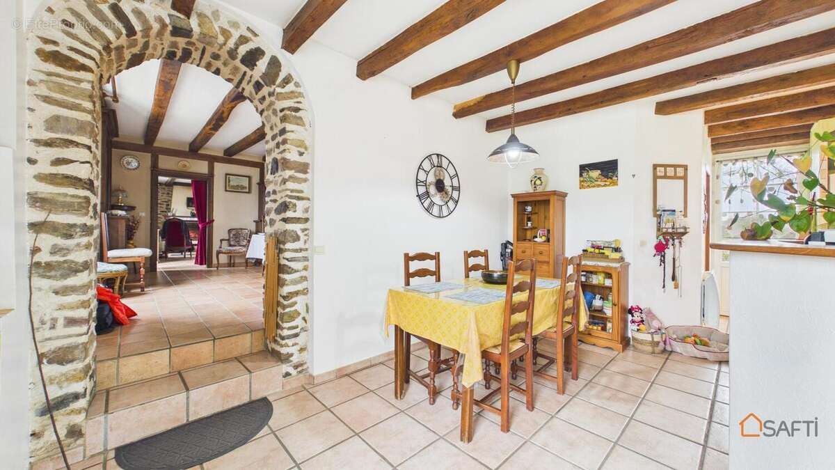 Photo 2 - Maison à BUSSIERE-POITEVINE