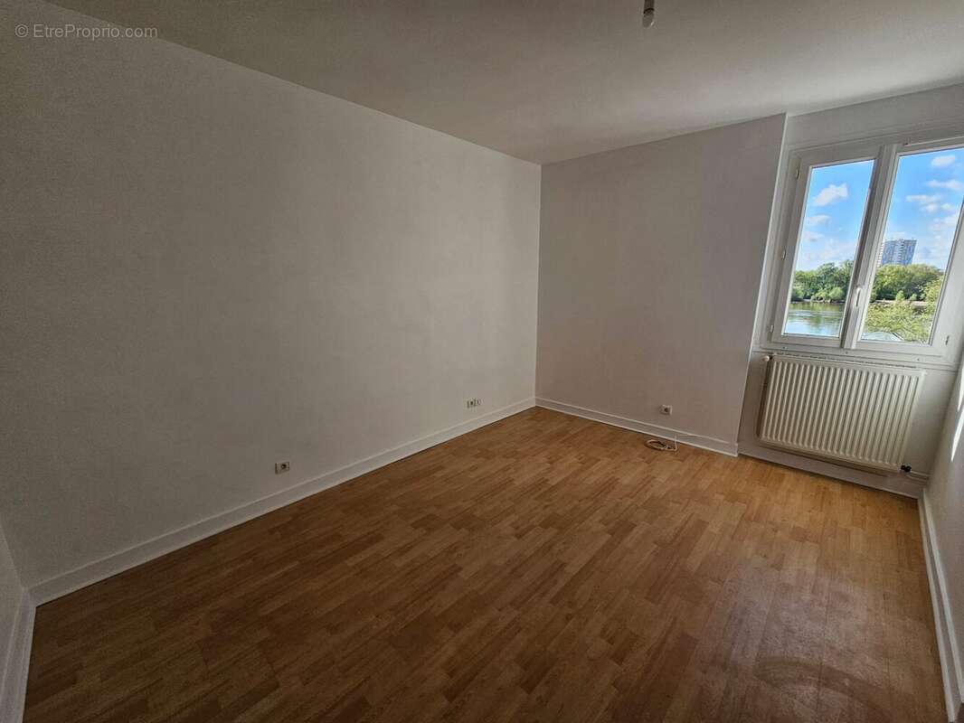 Appartement à SAINT-CYR-SUR-LOIRE