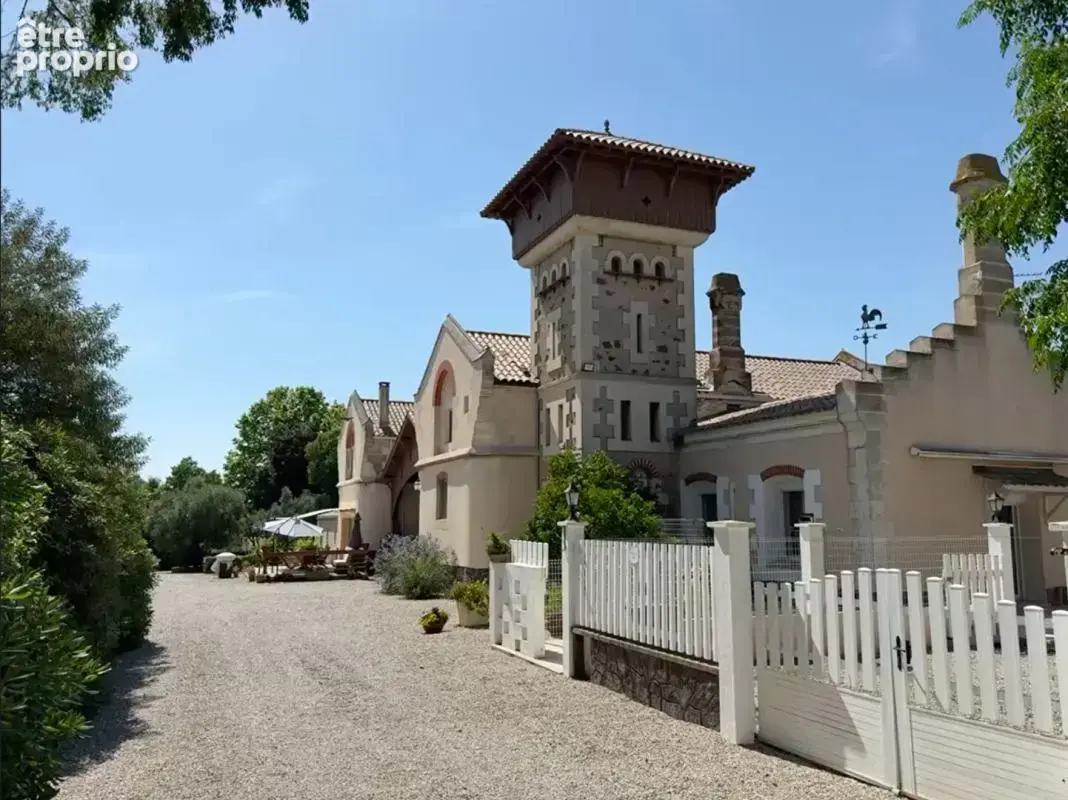 Domaine de caractère avec gîtes, chambres d'hôtes et parc de 1,7 hectare à Vias - photo 2