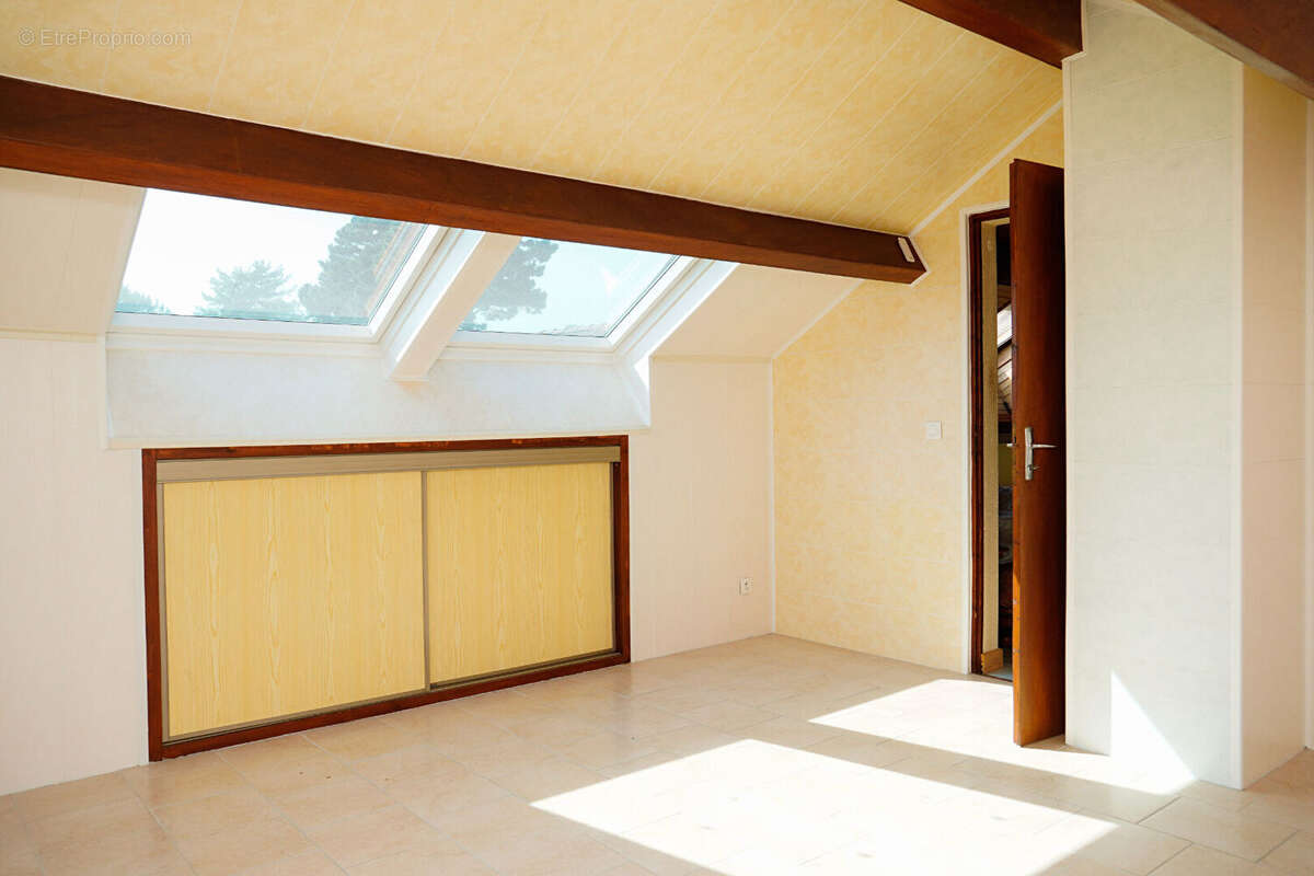 Maison avec appartement et sous sol total - photo 10