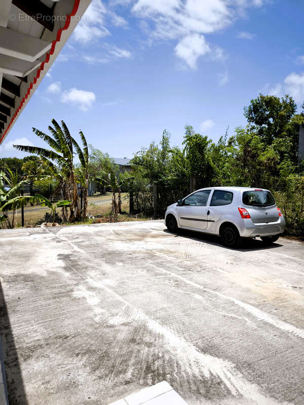 Maison 3 pièces avec grand jardin à Petit-Canal (Secteur Les Mangles) - photo 15