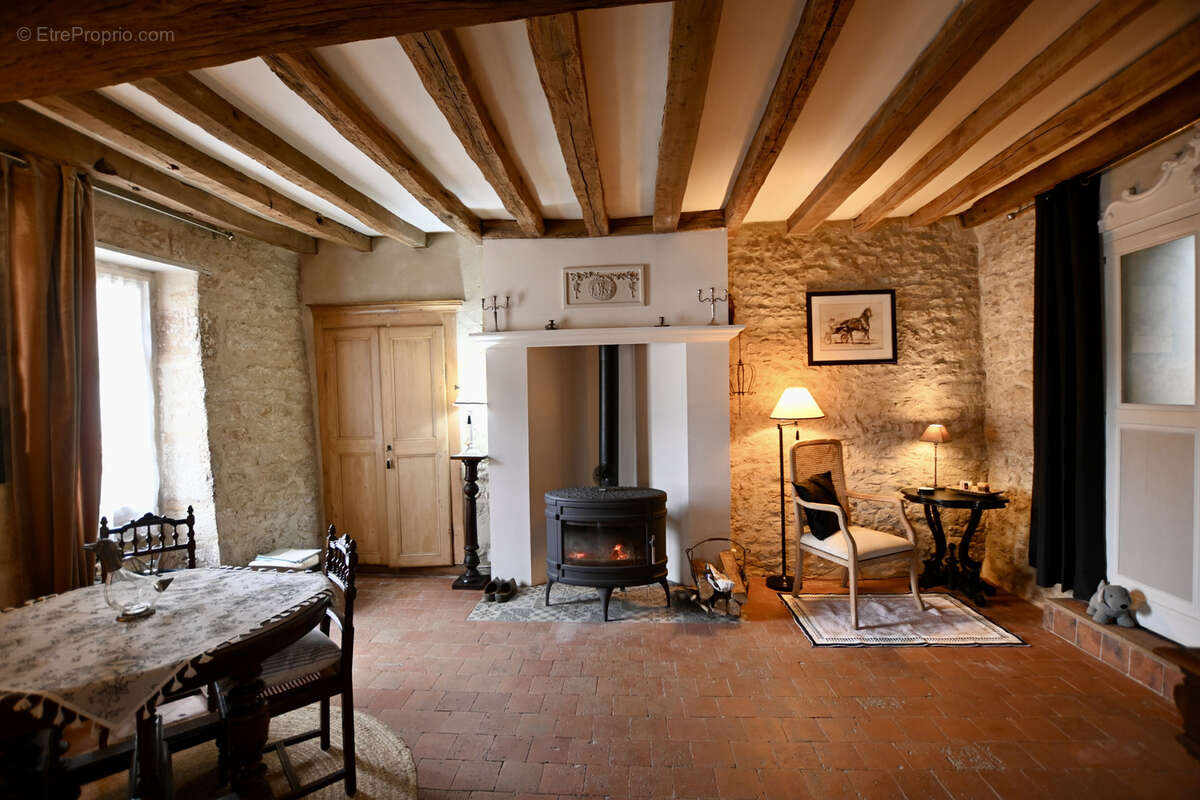 Maison à NEUFFONTAINES