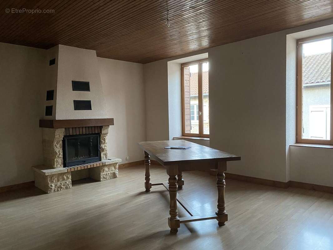 Maison à CHATEAUNEUF-LA-FORET