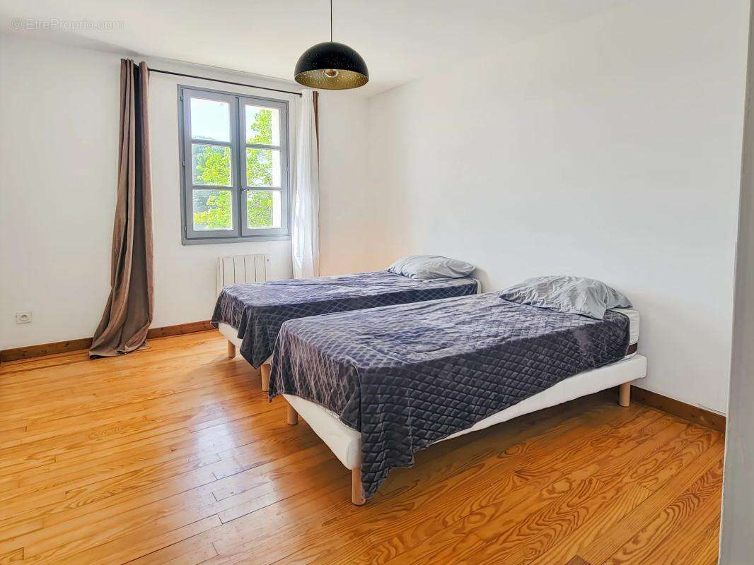 Maison à CHANOS-CURSON