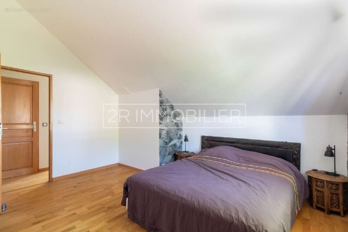 Maison à SAINT-THIBAULT-DES-VIGNES