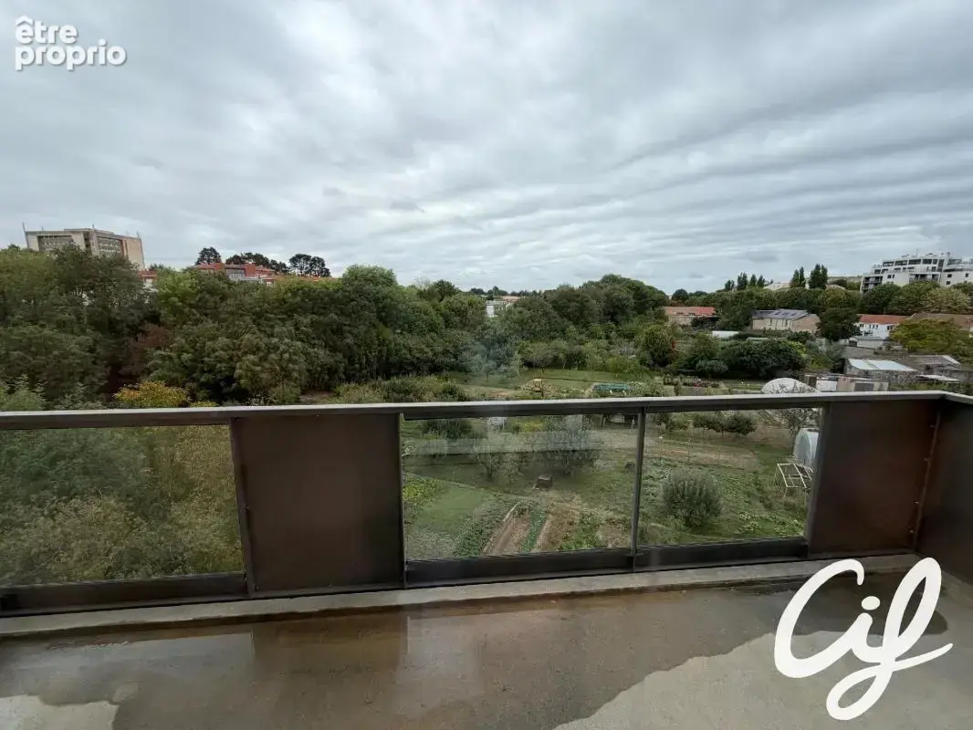 Appartement T3 Le Bourg Sous La Roche - 60.7 m2  138 000 Euros - photo 2