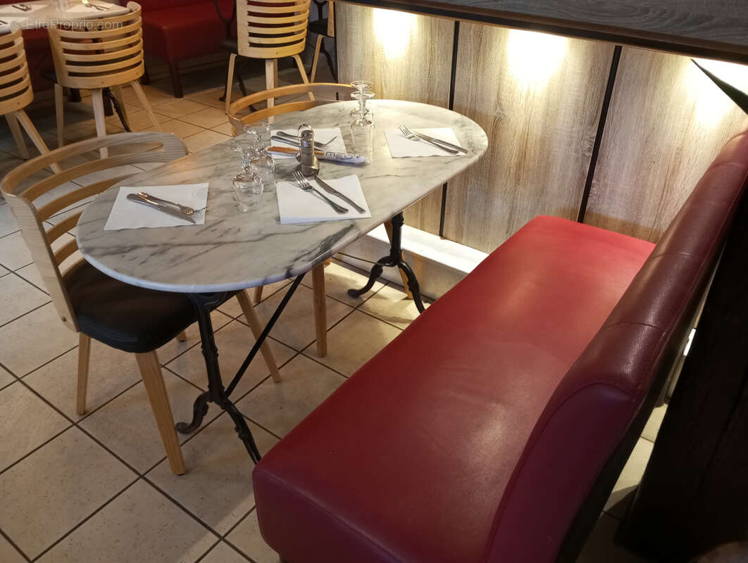 Commerce à SAINT-ARNOULT-EN-YVELINES