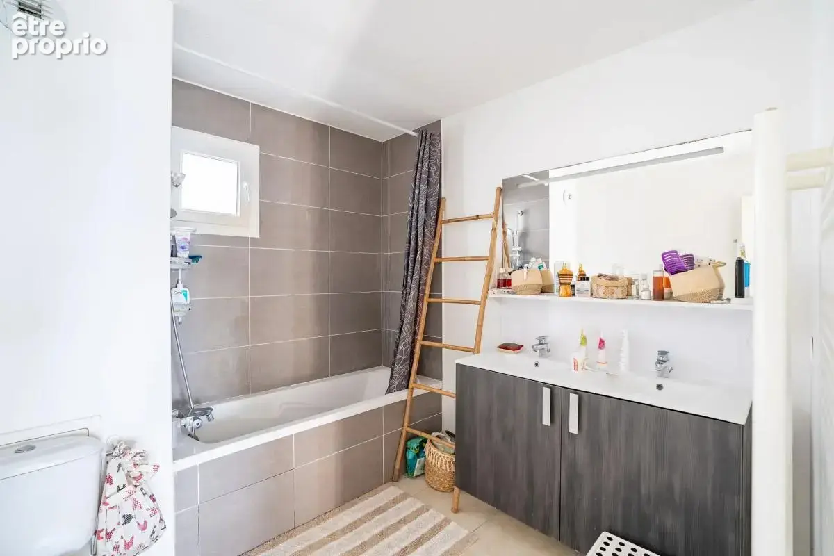 Appartement 4 pièces de 80 m² à Cenon - photo 9