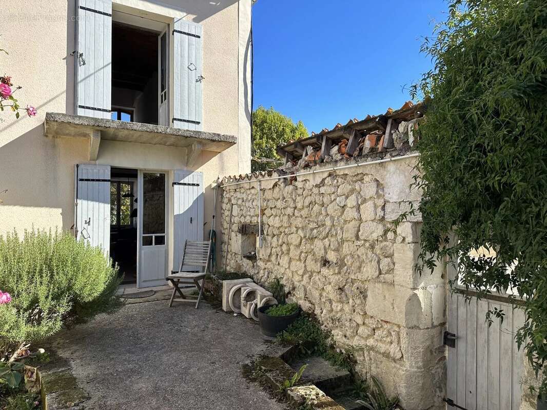 Maison à AUBETERRE-SUR-DRONNE