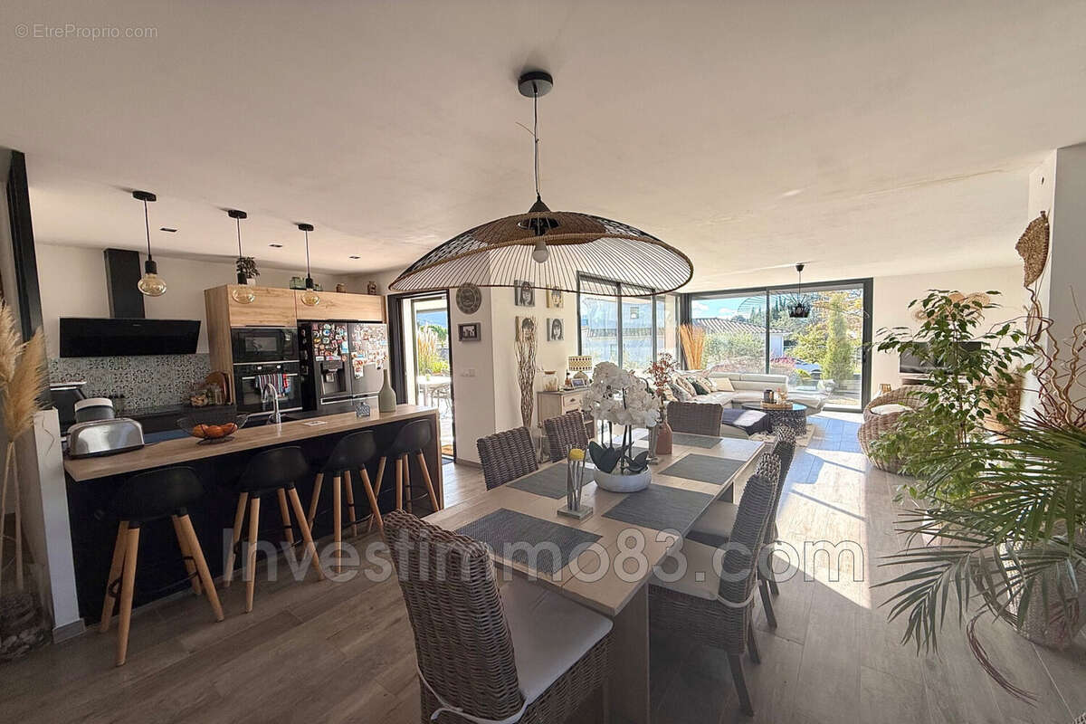 Maison à POURRIERES