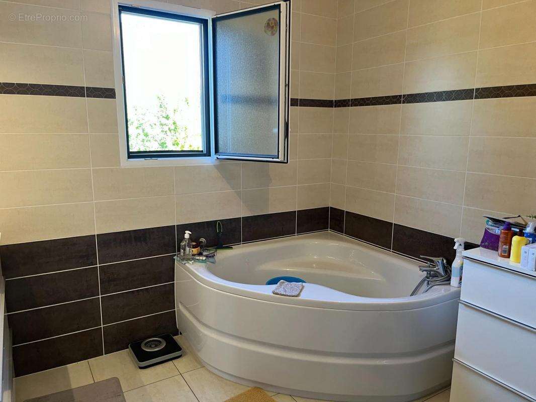 Maison à SAINT-OUEN-DE-MIMBRE