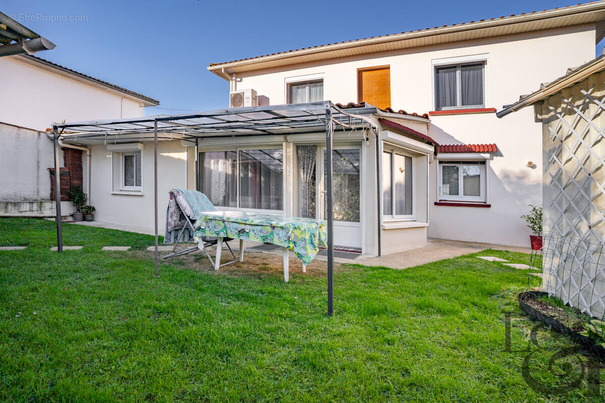 Maison à PUJOLS