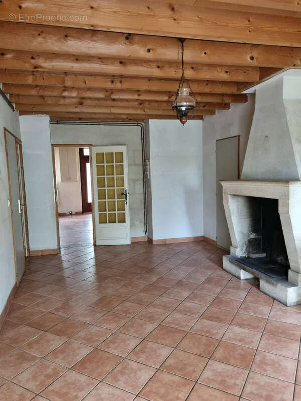 Maison à LES ARTIGUES-DE-LUSSAC