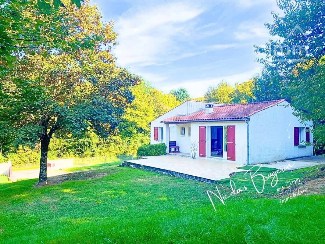 Maison à BUSSAC-SUR-CHARENTE