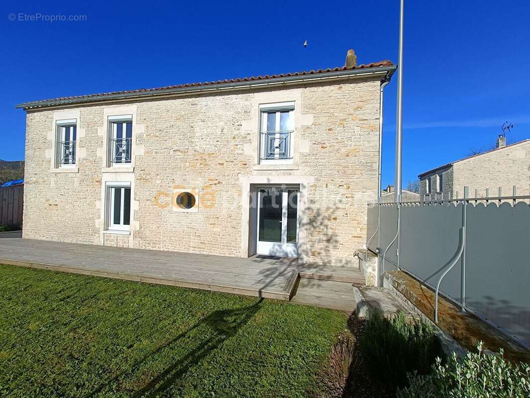Maison à SAINT-SAUVEUR-D'AUNIS