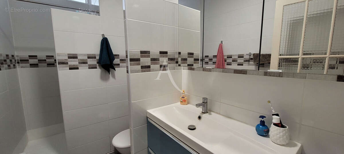 Appartement Saintes et local commercial 78m² - photo 8