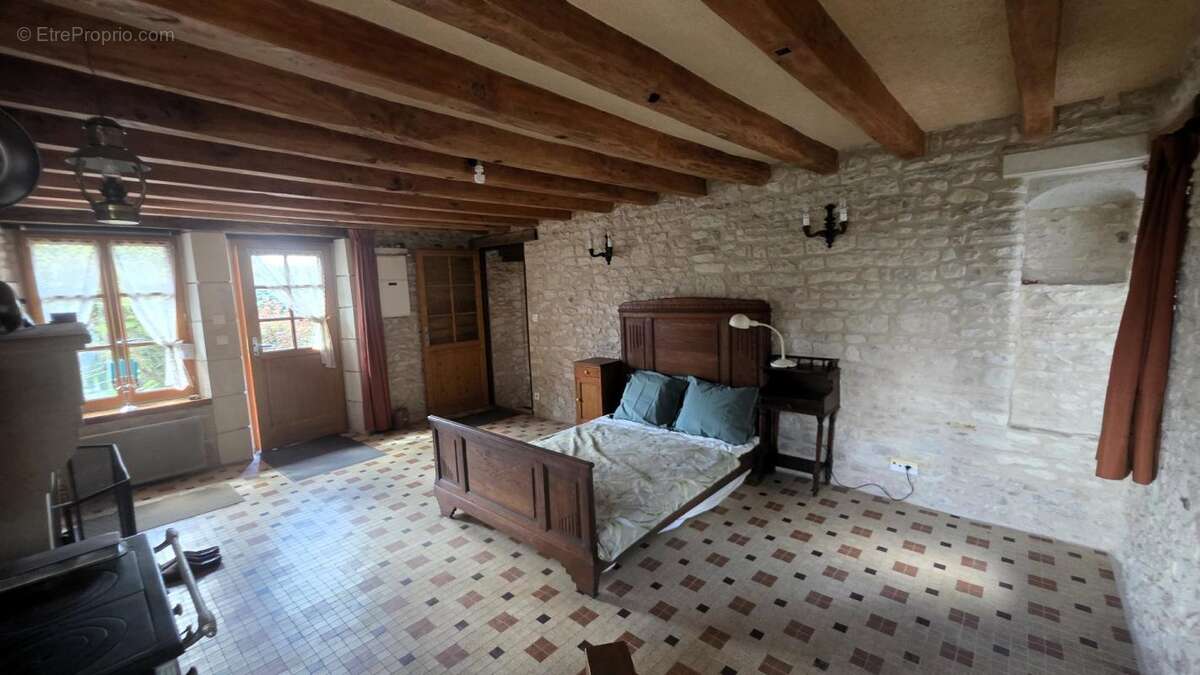 Maison à MEZIERES-EN-BRENNE