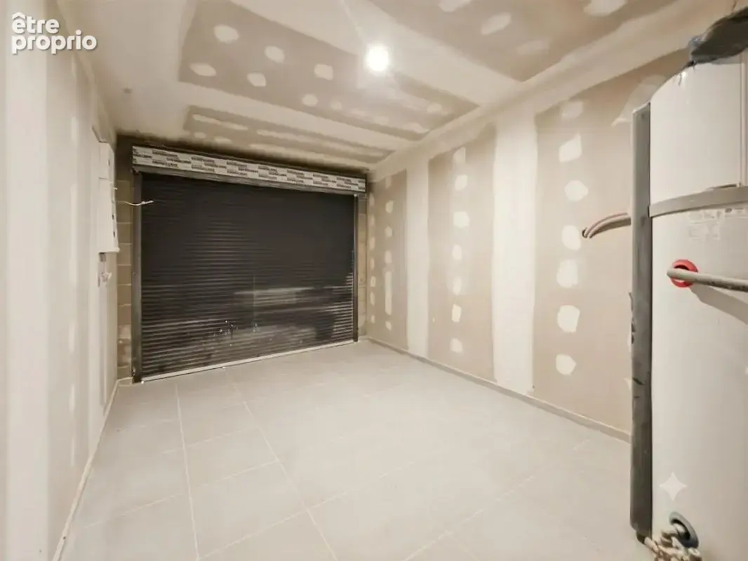 À Vendre à Montfrin - Maison de village de 67m² avec garage - photo 9