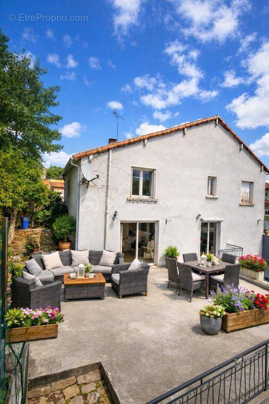 Maison à NANTEUIL-EN-VALLEE