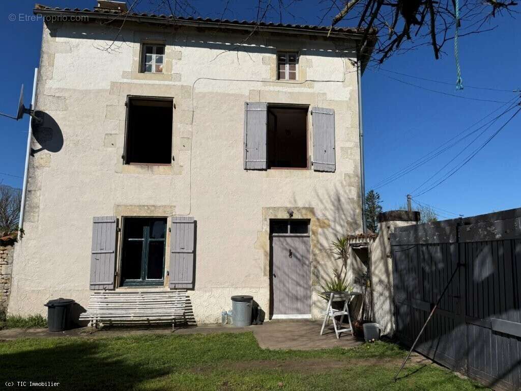 Maison de Campagne Avec 2 Chambres et Jardin Clos De Murs - photo 23