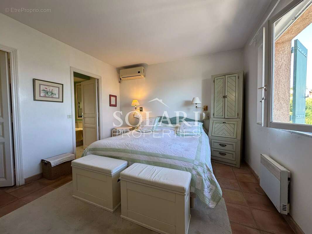 Maison à MANDELIEU-LA-NAPOULE