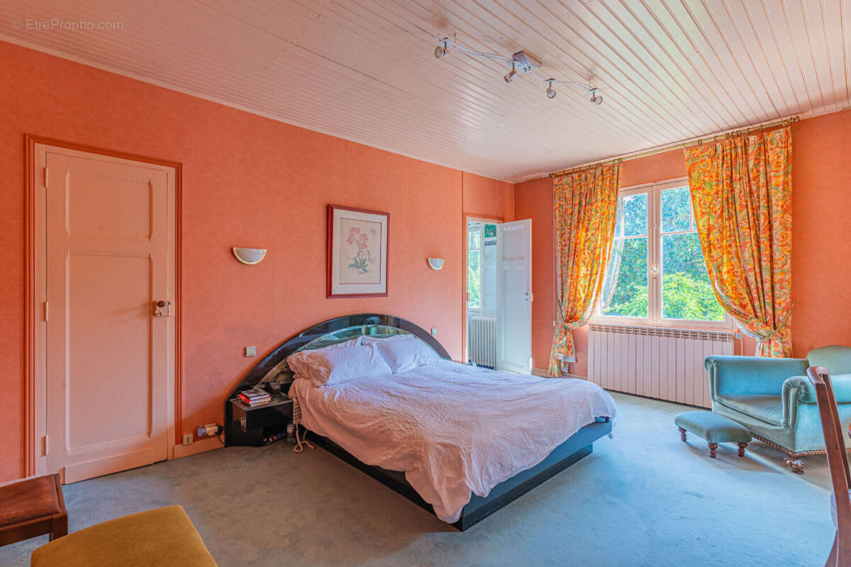 Maison de style basque alliant charme et élégance - photo 12