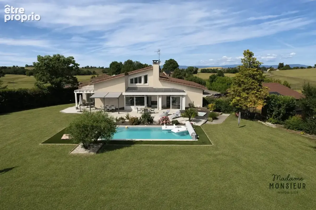 Maison 10 pièces 322 m² à vendre à Bourgoin-Jallieu (38300) - photo 2