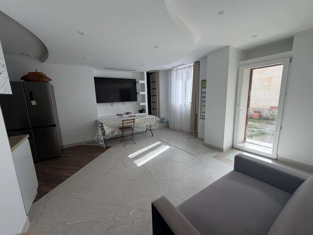 Appartement à CONTES