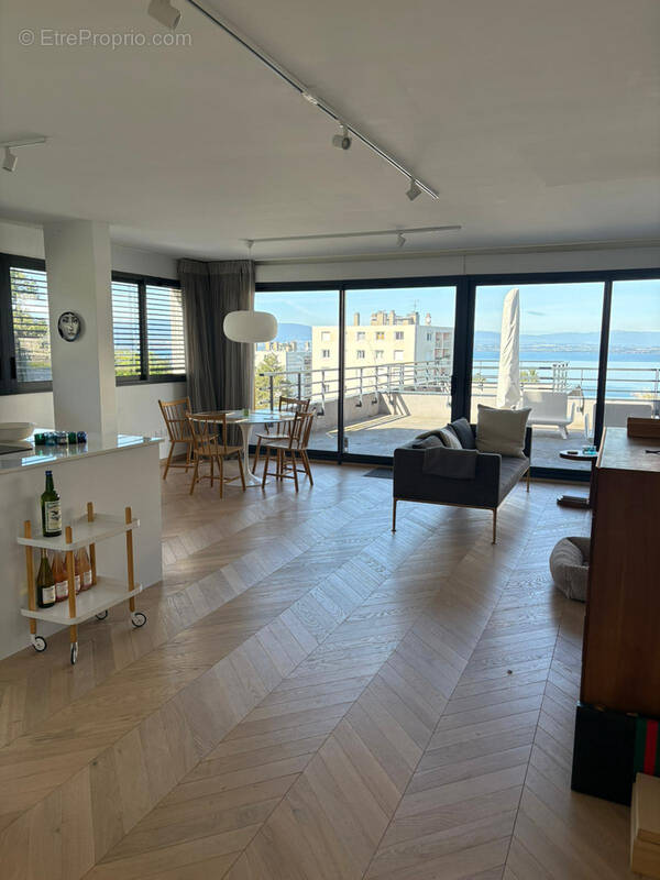 Appartement à EVIAN-LES-BAINS