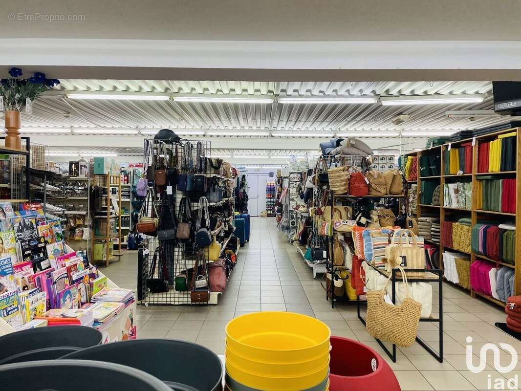 Photo 6 - Commerce à VIHIERS