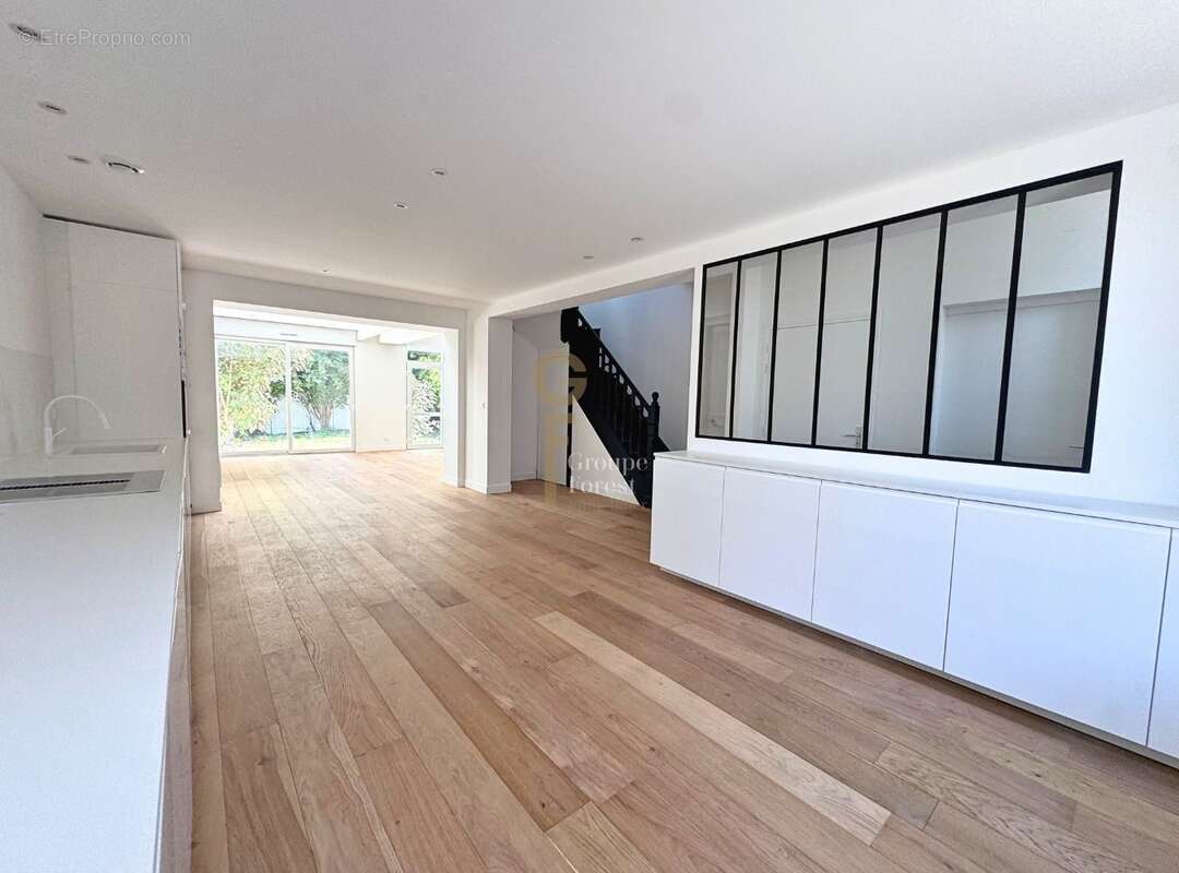 Maison 203 m² à Marquette-Lez-Lille  - photo 4