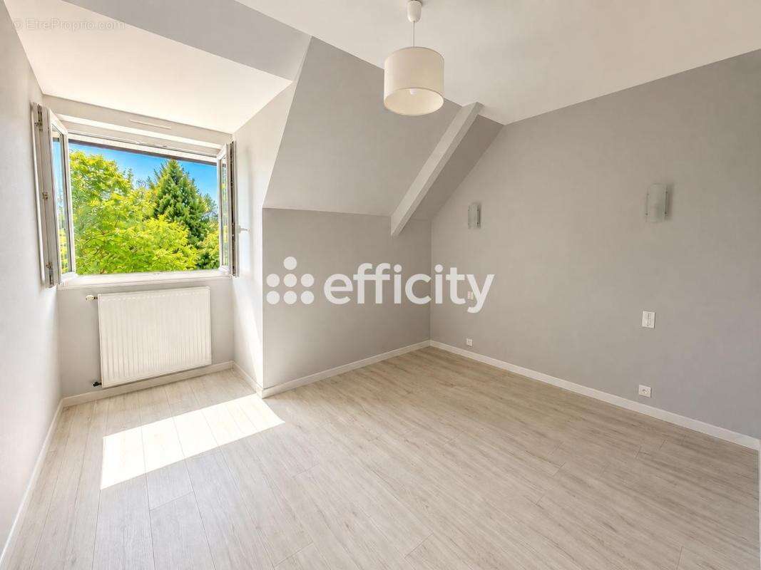 Maison 130 m² à Pire-Sur-Seiche  - photo 7