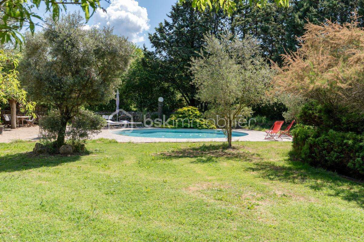 Venez Découvrir cette Demeure d’exception Plein Pied à JOUQUES, Village de l'arrière pays Aixois – L’art de vivre provençal dans - photo 5