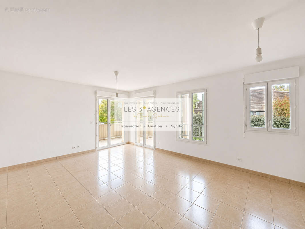 Appartement à LA CROIX-VALMER