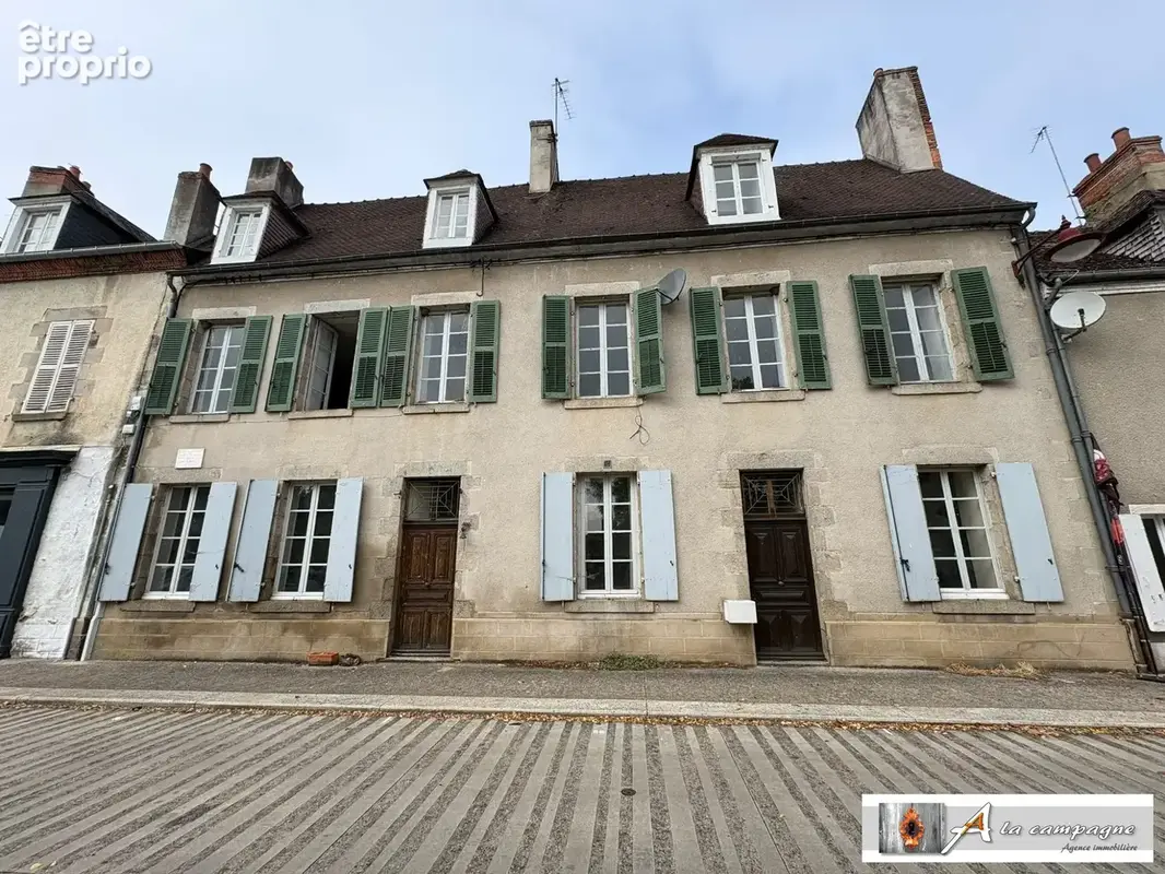 Maison 7 pièces 224 m² à vendre à Chambon-Sur-Voueize (23170) - photo 1