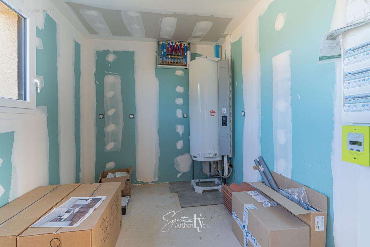 Maison 102 m² à Saint-Hilaire-Bonneval  - photo 8