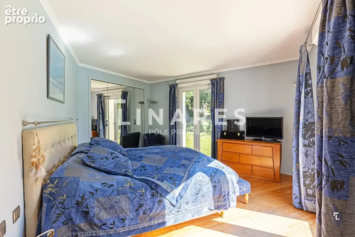 LA PROVENÇALE  – Maison provençale de 200m2  - Piscine - Terrain de 4000m2 - Potentiel constructible - Aix-en-Provence - photo 11