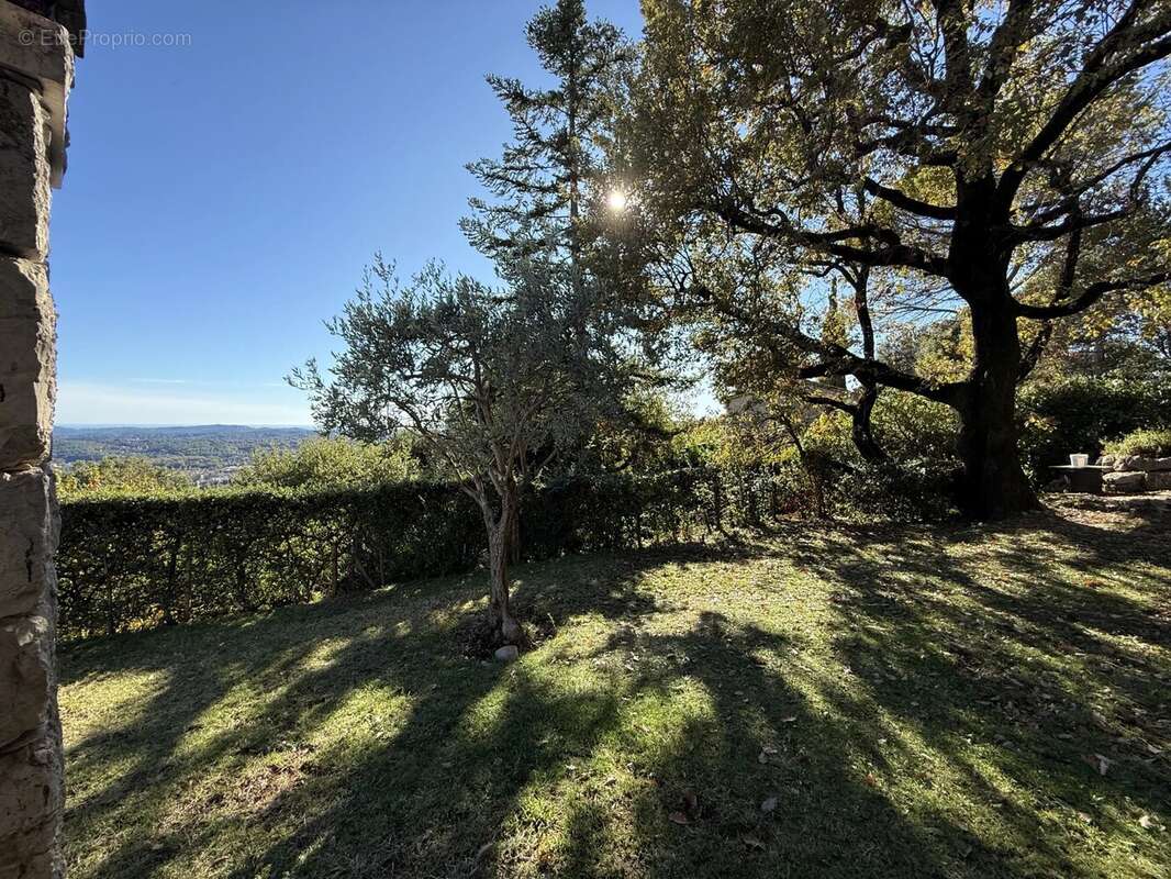 Maison à CHATEAUNEUF-GRASSE