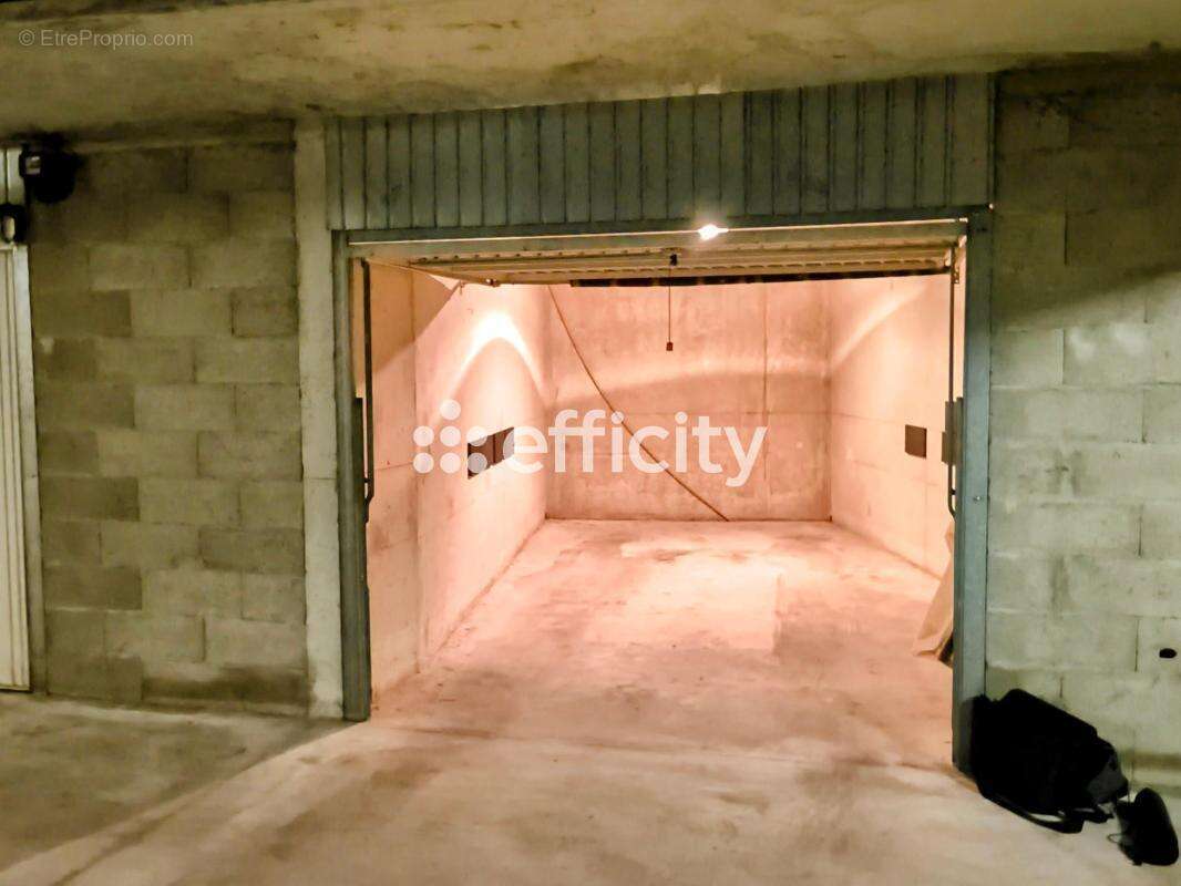 Parking à LA GRANDE-MOTTE