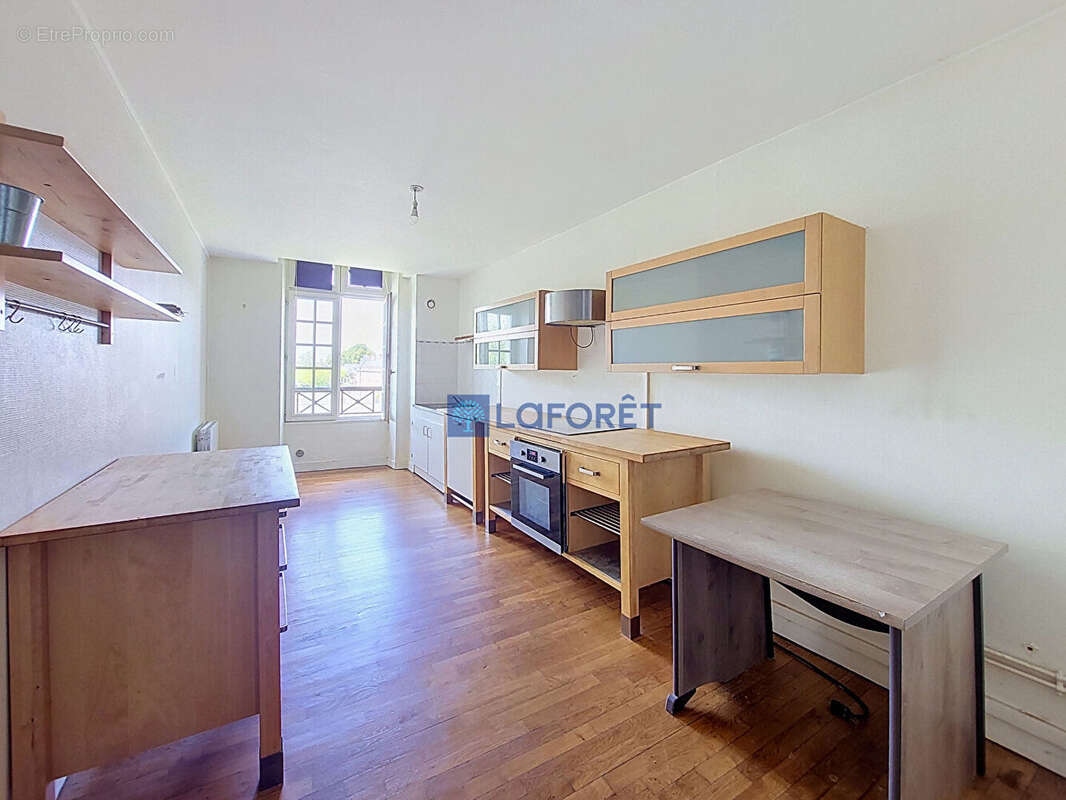 Appartement à LA FERE