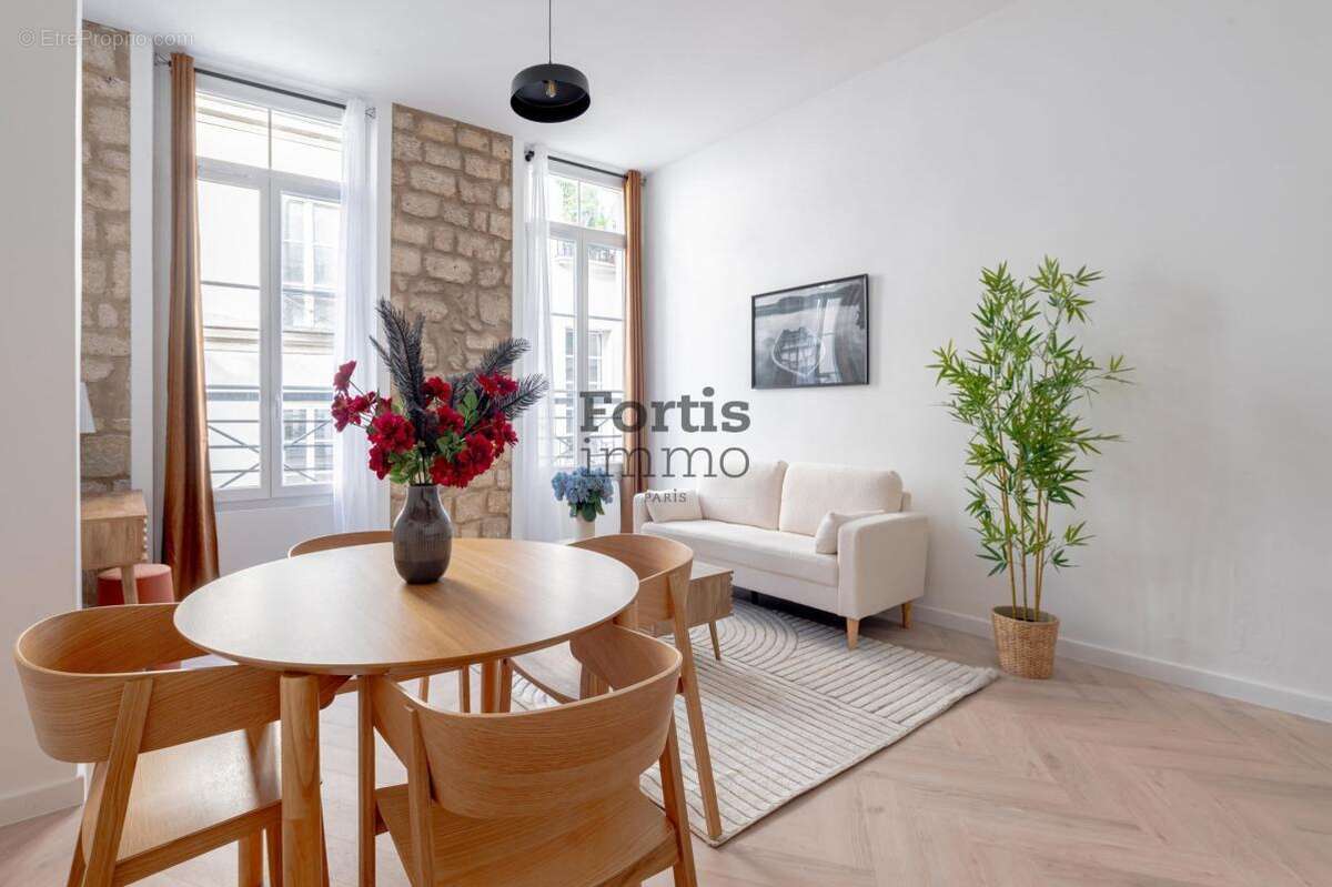 Appartement à PARIS-3E