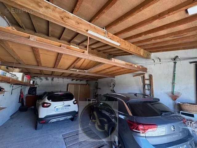 Maison à VILLENEUVE-LA-COMPTAL