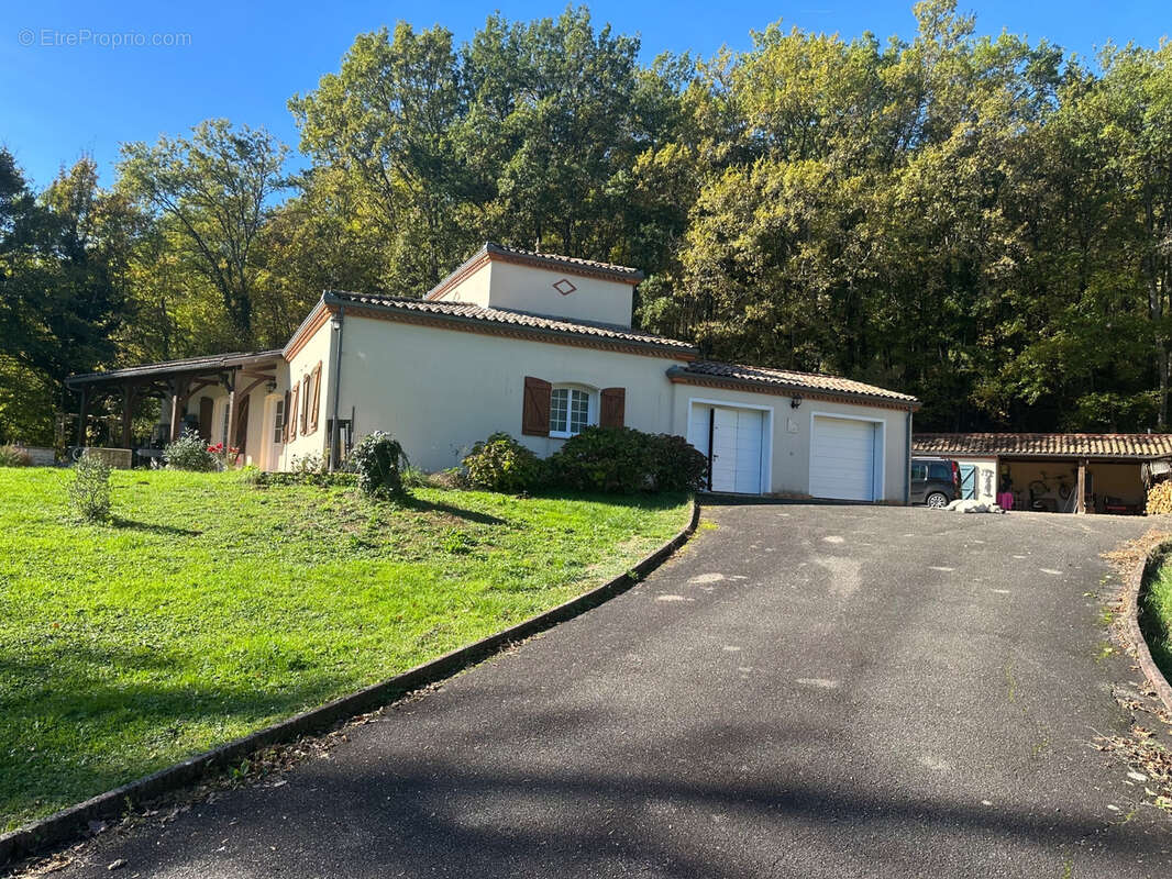 Maison à SAINT-CAPRAIS-DE-LERM