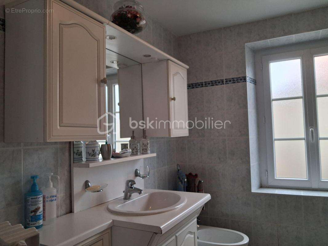 Maison Le Breuil En Bessin de 219 m² - photo 5