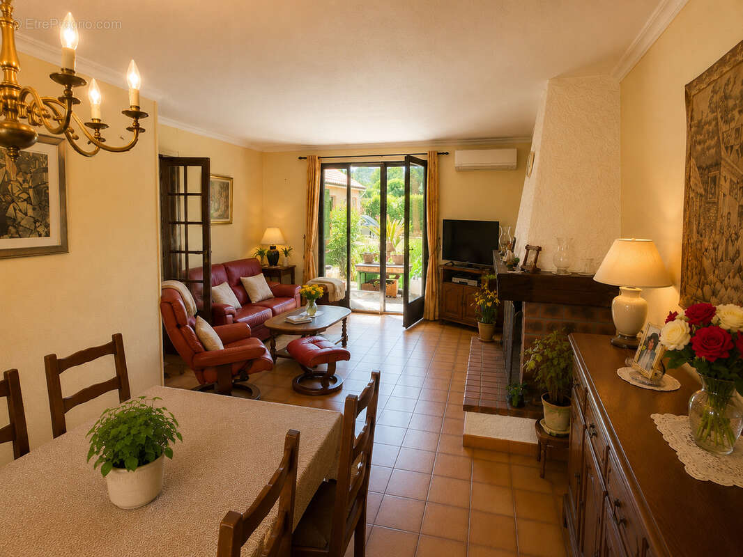 Maison à BORMES-LES-MIMOSAS
