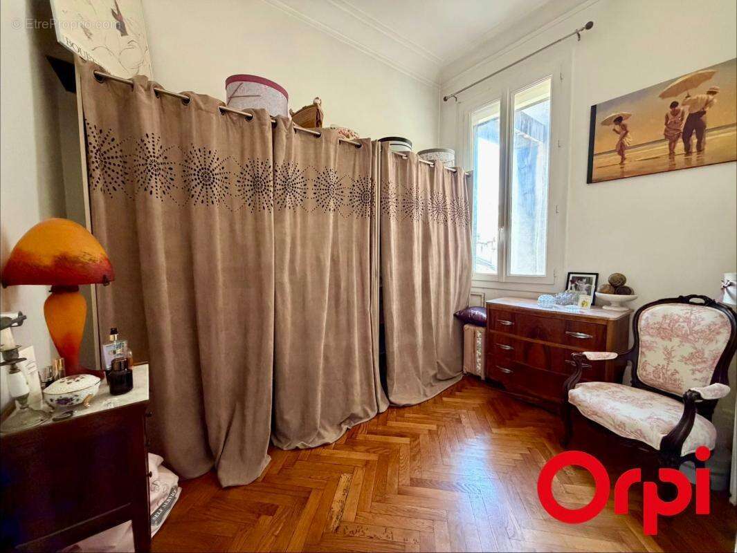 Appartement à MARSEILLE-1E