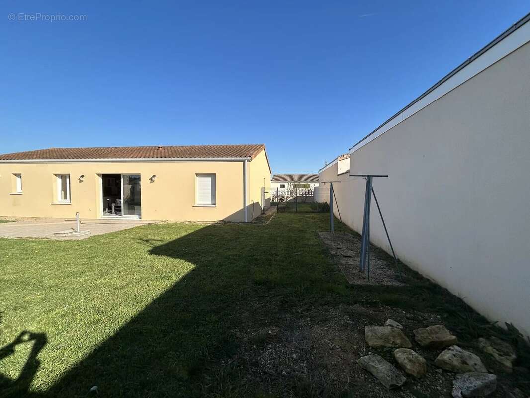 Maison à NEUVILLE-DE-POITOU