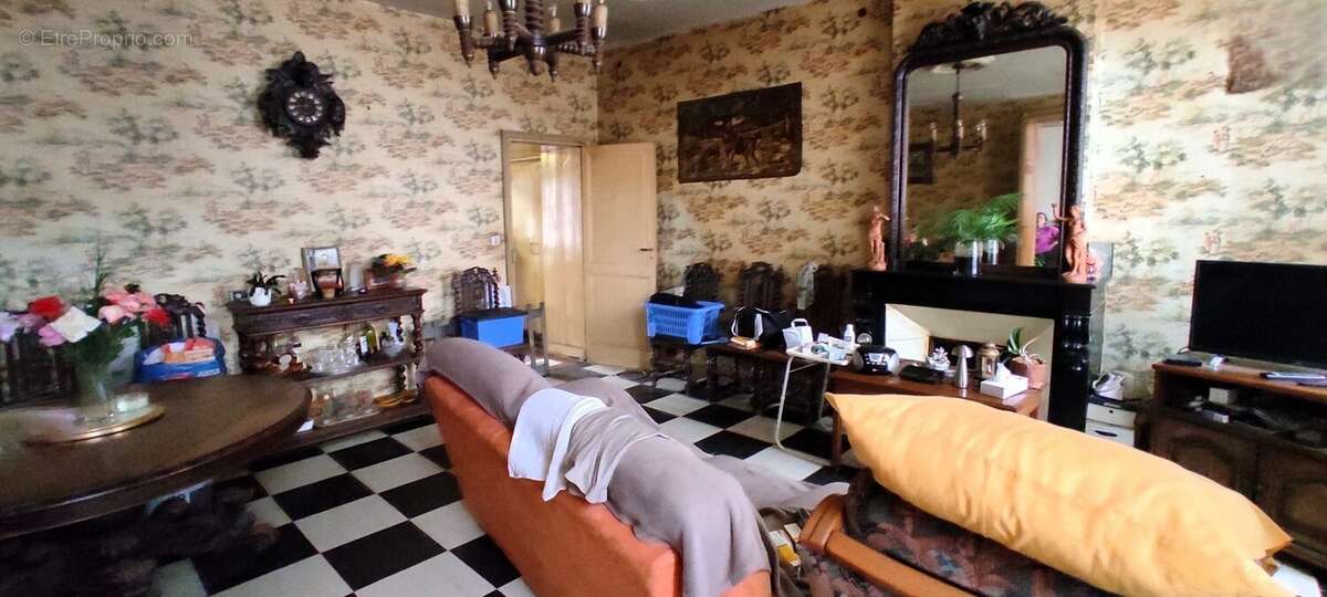 Maison 243 m² à Tesson  - photo 2