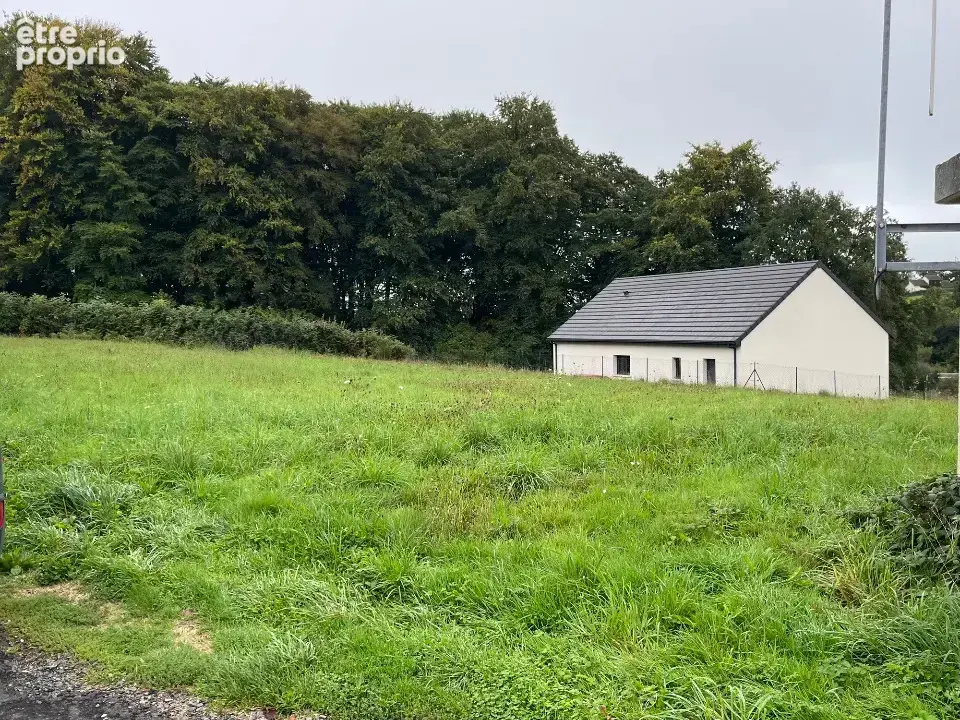 Terrain à LAFEUILLADE-EN-VEZIE